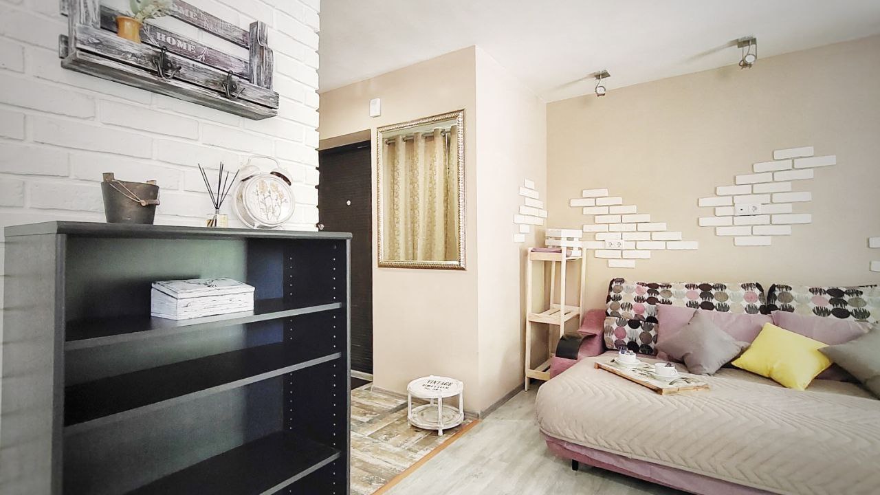 Стильная уютная и чистая студия с дизайнерским Loft ремонтом 